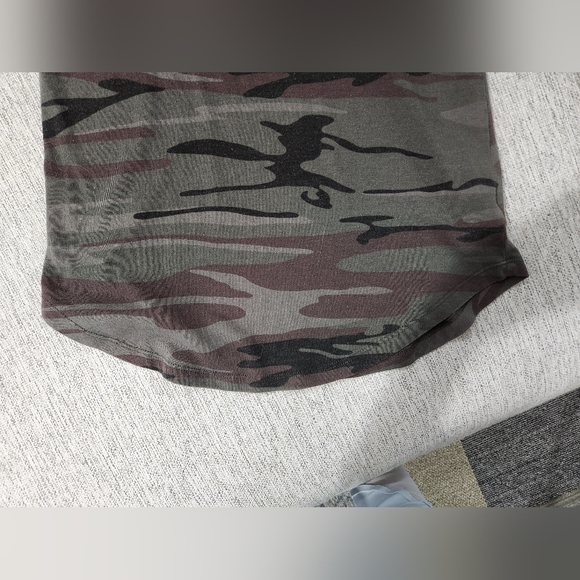 Tee - Picture 3 of 5